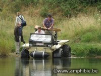 Véhicule amphibie : entrée dans l'eau